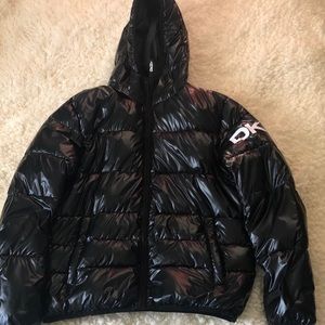 DKNY PEARLIZED LOGO PUFFER WITH HOOD